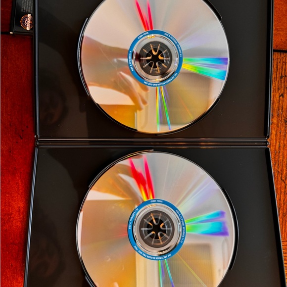 The 1st 3 Seasons of The Pretender on DVD. - Picture 11 of 13